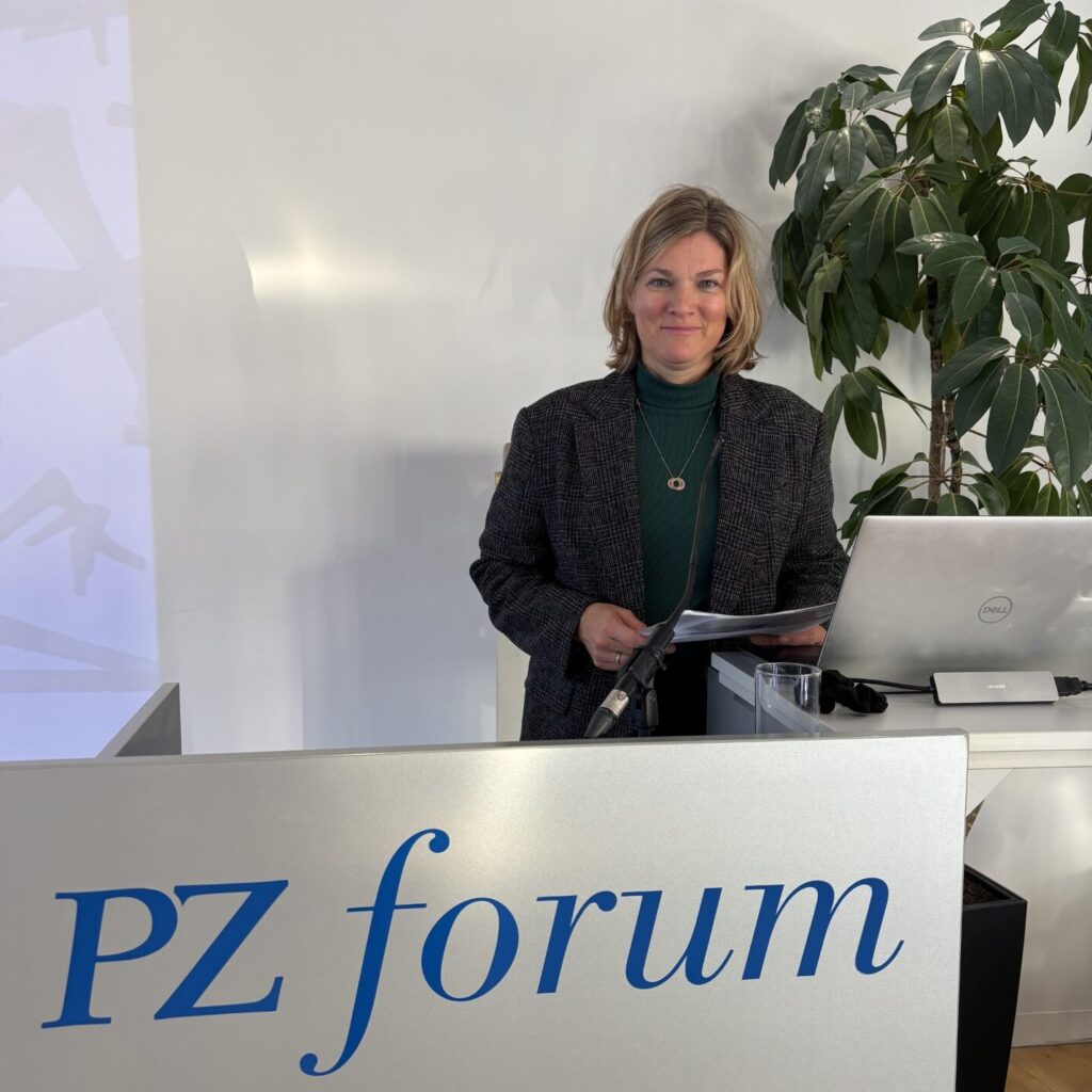 Alexandra Leibfried, Referentin, Holocaust, Zeitzeugen, Demokratiebildung, Jakob und Rosa Esslinger Stiftung, Pforzheimer Zeitung, Süddeutsche Zeitung, Politische Bildung, Dialogformat, Schulen
